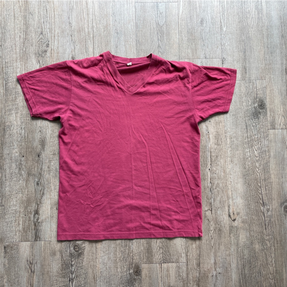 Uniqlo Men’s Red/Maroon V Neck T-Shirt